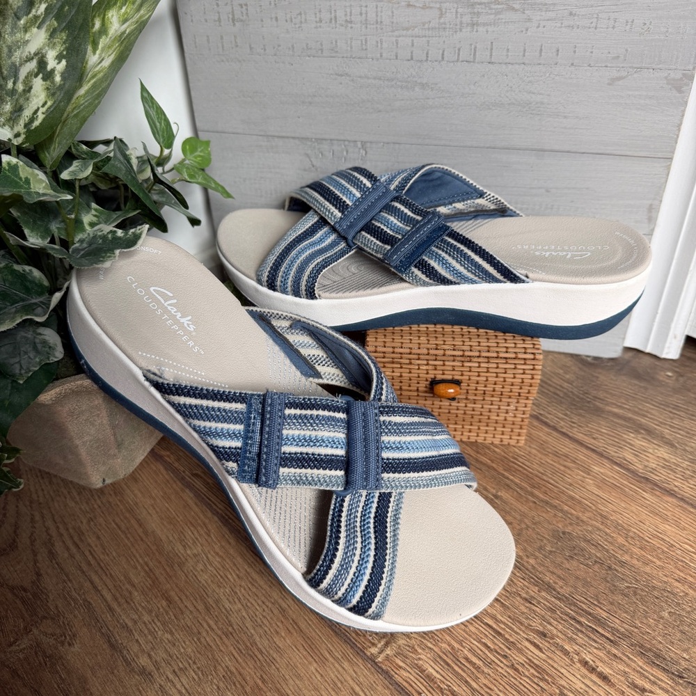 Clark's Ladies Cloudstepper Adjustable Arla Wave Blue & White Size 9 Sandals